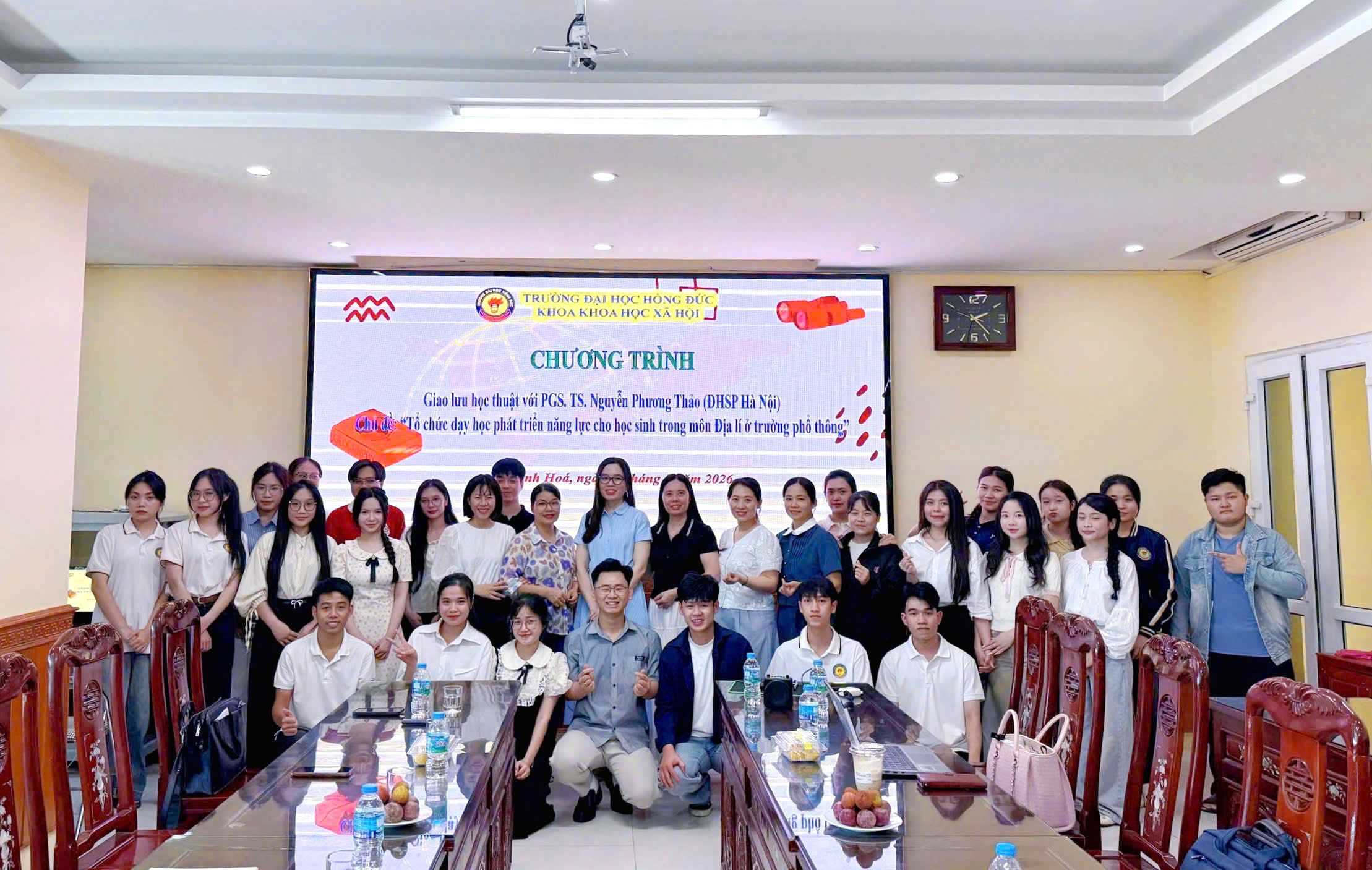  Dạy học phát triển năng lực: Từ khẩu hiệu đến thực tiễn lớp học